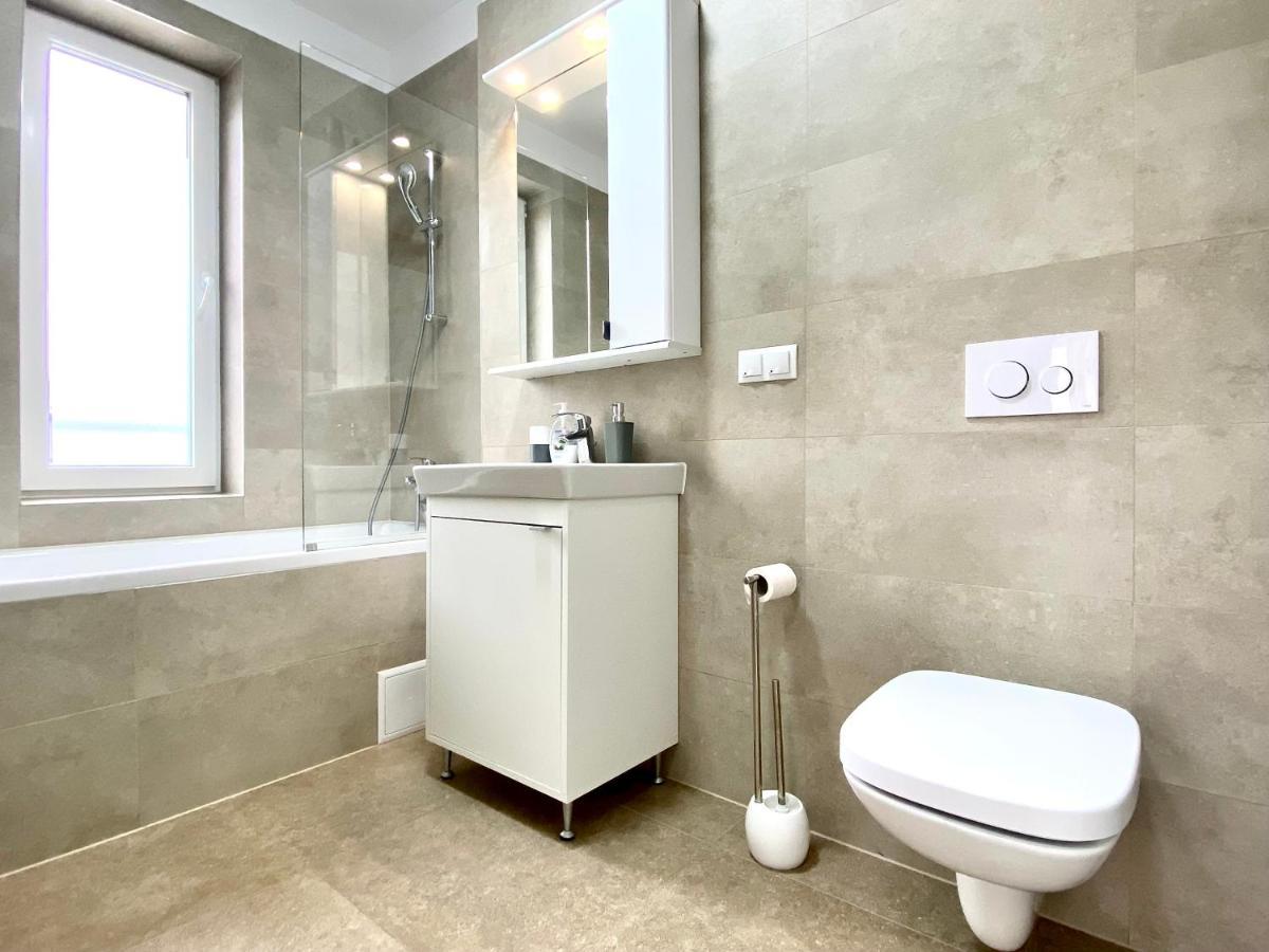 Astoria Apartment - Pet Friendly Brasov Ngoại thất bức ảnh